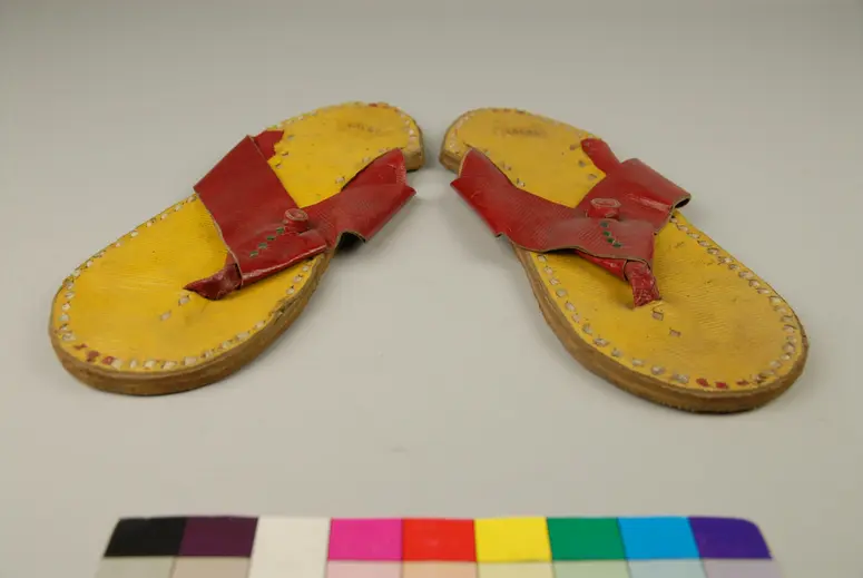 Paar Sandalen