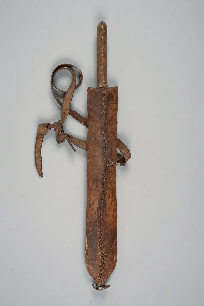 Schwert mit Scheide und Gürtel