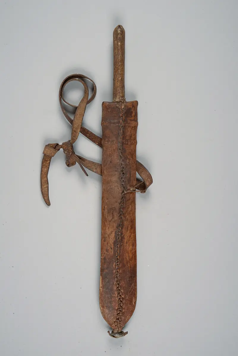 Schwert mit Scheide und Gürtel