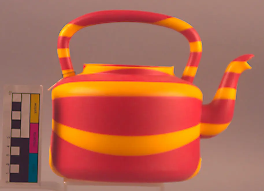 Kettle with lid