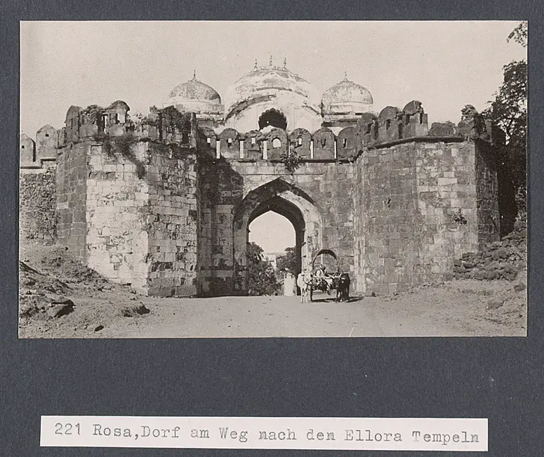 221 Rosa, Dorf am Weg nach den Ellora Tempeln
