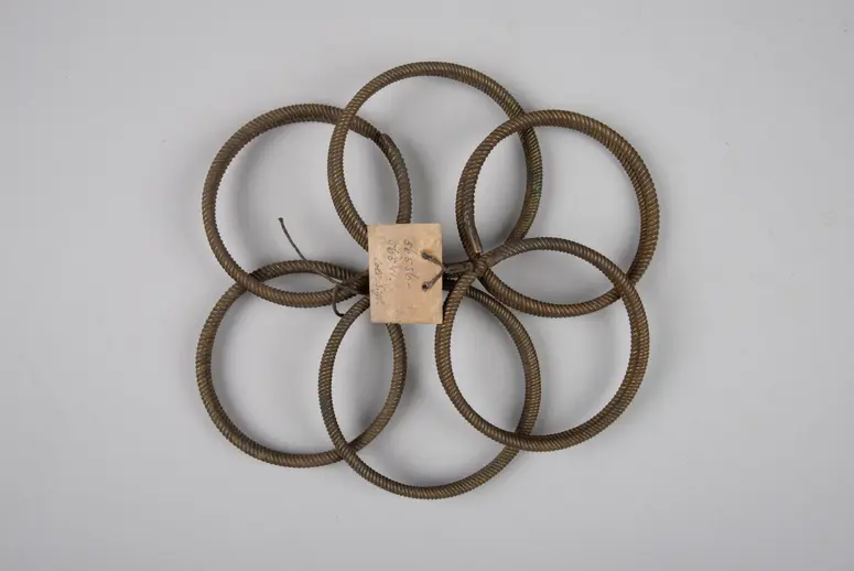 Sechs Armbänder (56.536 bis 56.541)