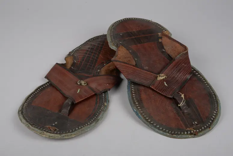 Paar Sandalen