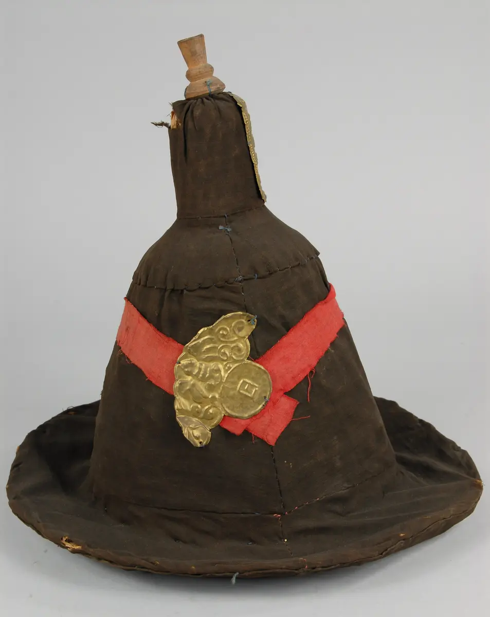 Black hat of a bailiff