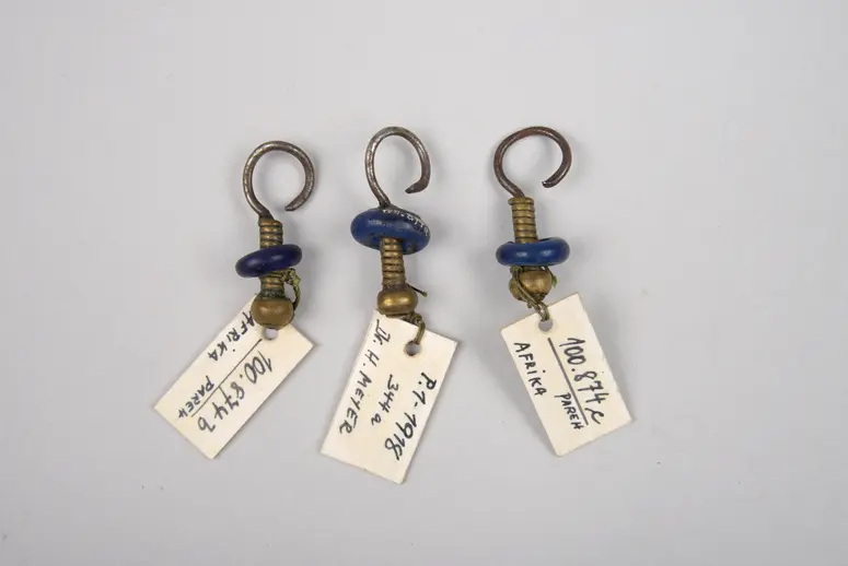 Drei Stück Ohrschmuck