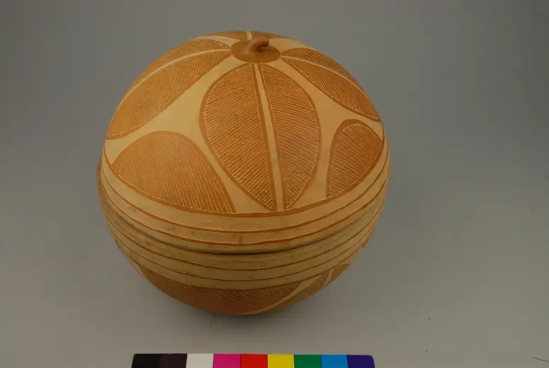 Kalebasse mit Deckel