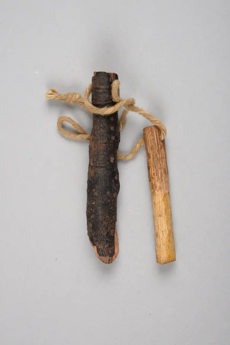 Holz gegen Kopfschmerzen (Amulett)