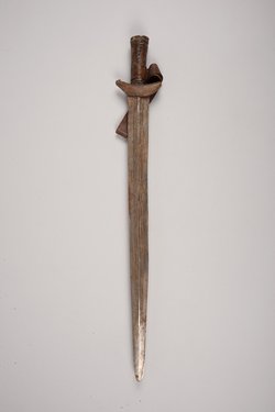 Schwert mit Scheide