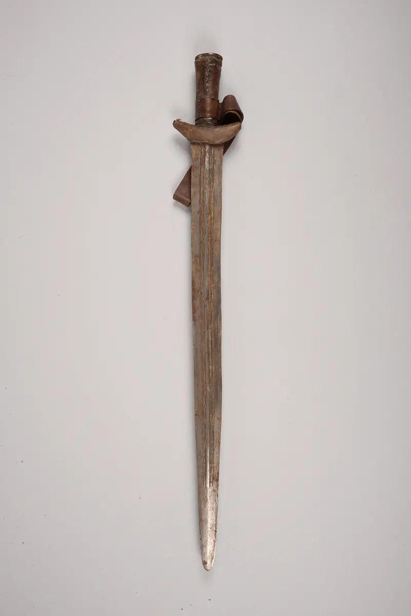 Schwert mit Scheide