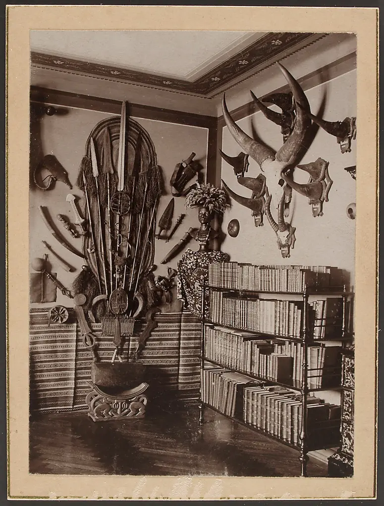 Wohnhaus der Eltern in Salzburg, Wohnraum von Oscar Baumann um 1899