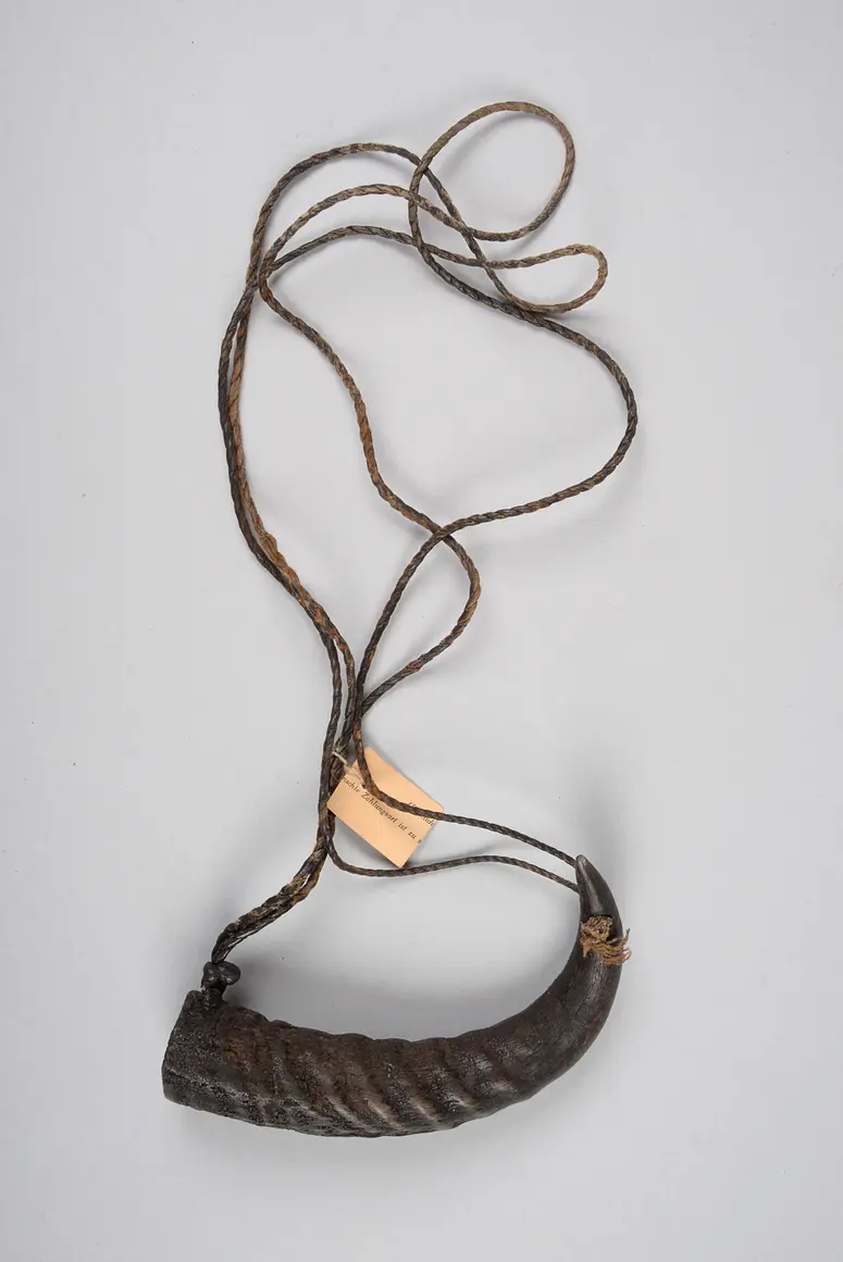 Jagdamulett mit Tragband