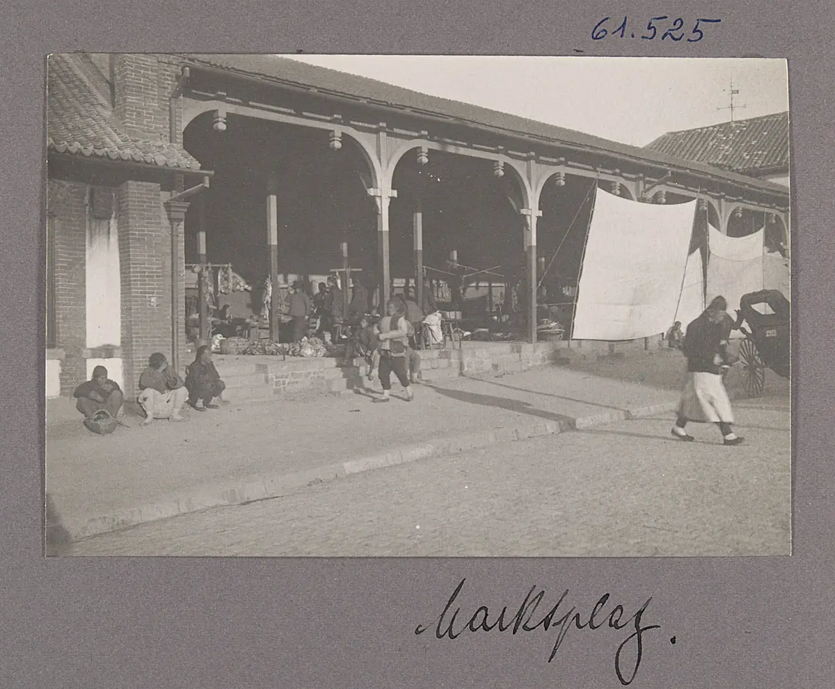 Qingdao 青島. Marktplatz