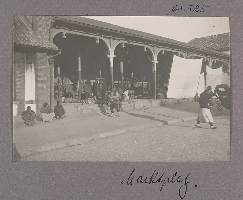Qingdao 青島. Marktplatz