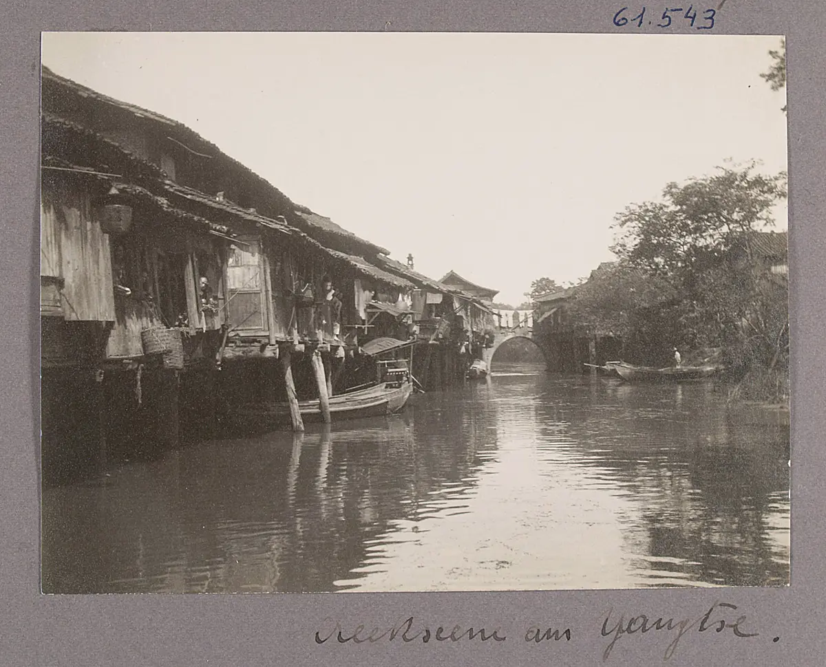 Zhenjianj 镇江, Jiangsu Provinz . Marktscene am Yangtse