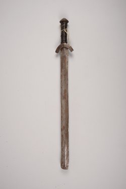 Schwert mit Scheide