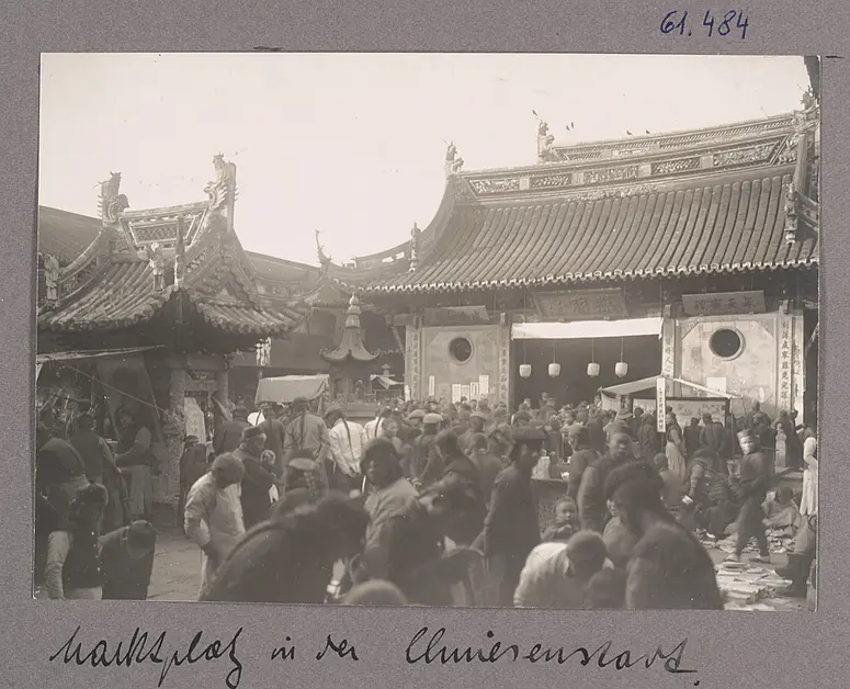 Shanghai. Marktplatz in der Nähe des Yu Gartens (?)