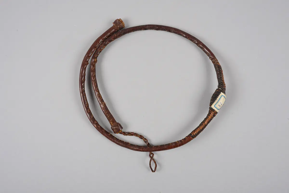 Gürtel mit eingenähten Koransuren (Amulett)