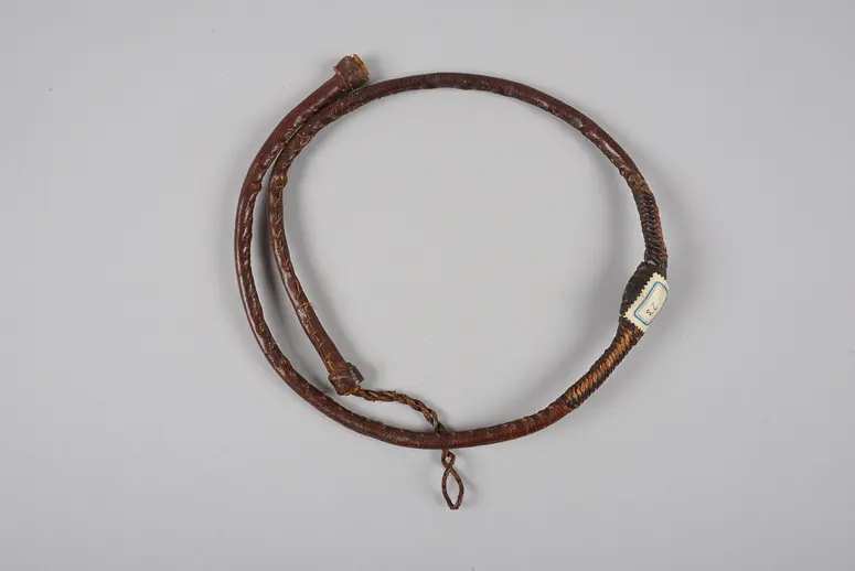 Gürtel mit eingenähten Koransuren (Amulett)