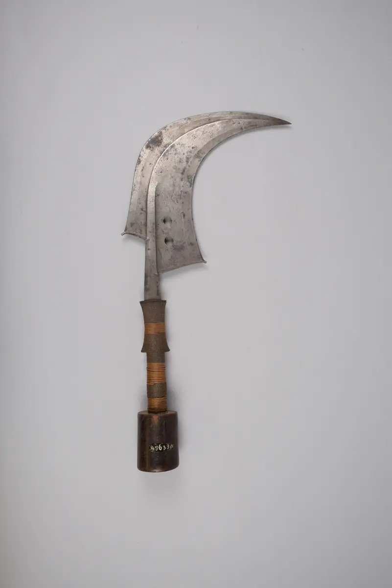 Slashing weapon