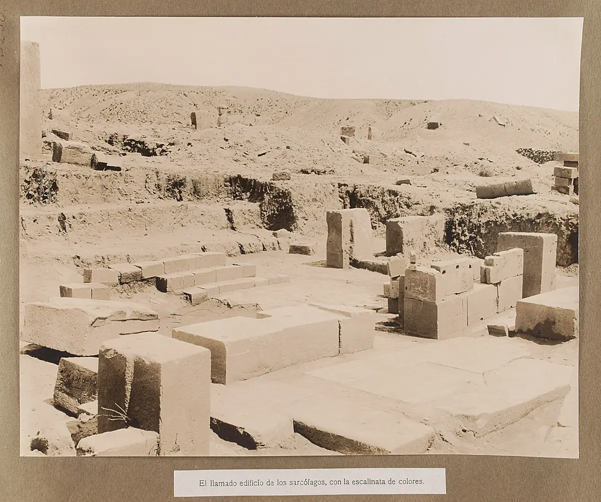 Tihuanaco: Das sogenannte Gebäude der Sarkophage mit der Farbenstiege
