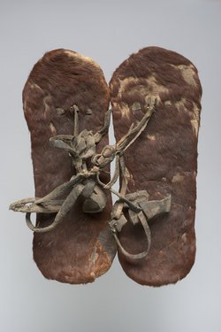 Paar Sandalen
