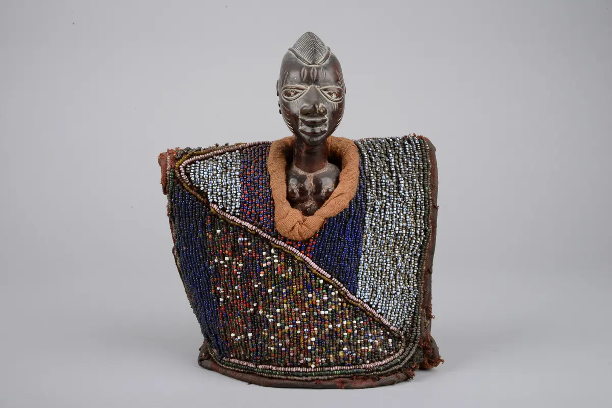 Männliche Ibeji Zwillingsfigur