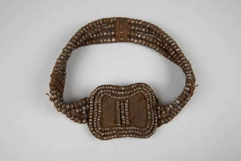 Stirnschmuck