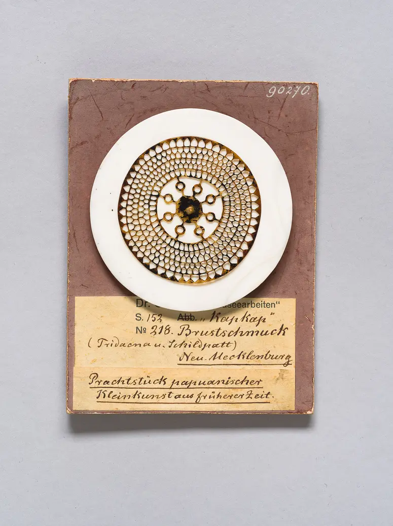 Brustschmuck