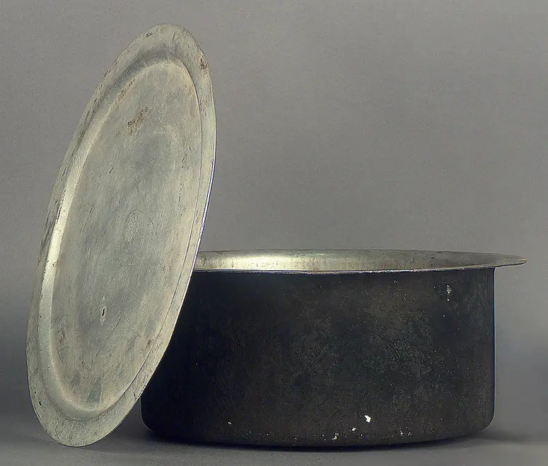 Aluminiumtopf mit Deckel