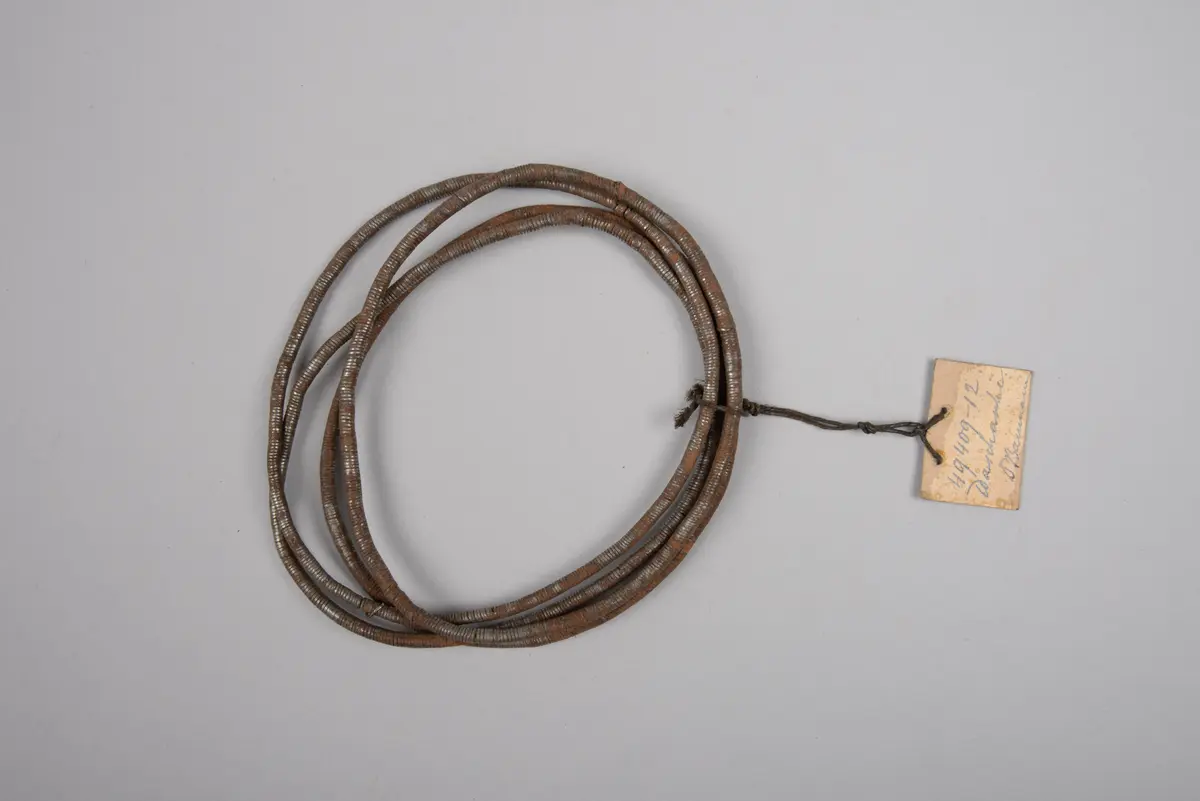 Vier Armbänder (49.409 bis 49.412)