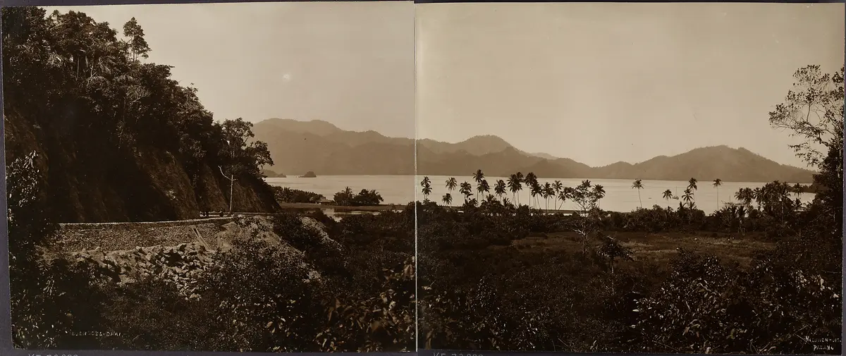 Weites Panorama einer Bucht, Padang