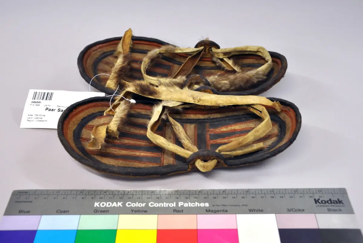 Paar Sandalen