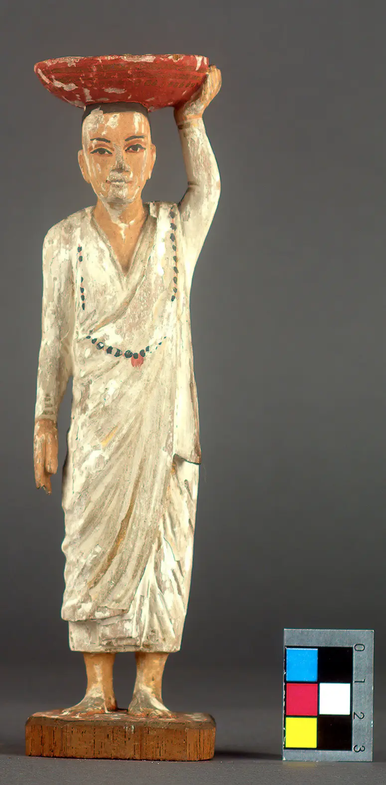 Holzfigur: Frau