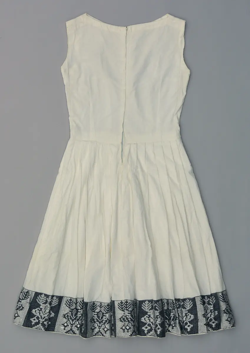 Modernes Damenkleid