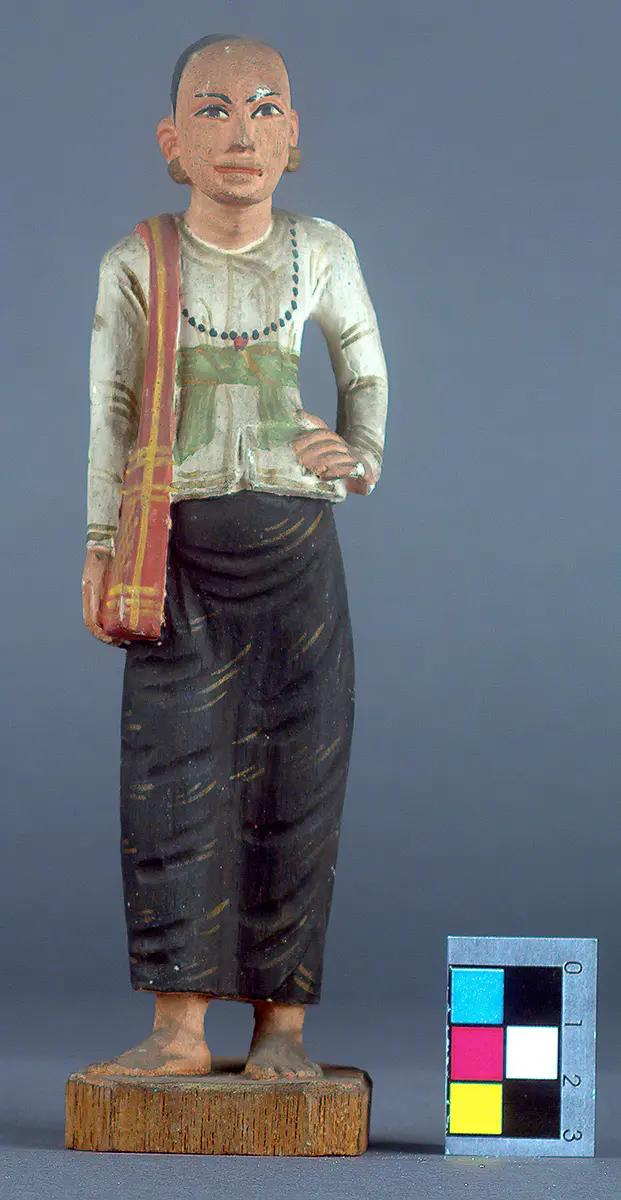 Holzfigur: Frau