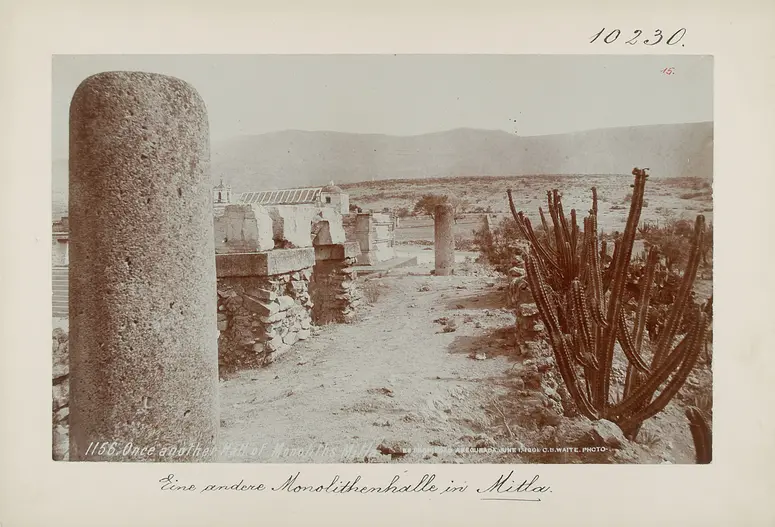 Eine andere Monolithenhalle in Mitla