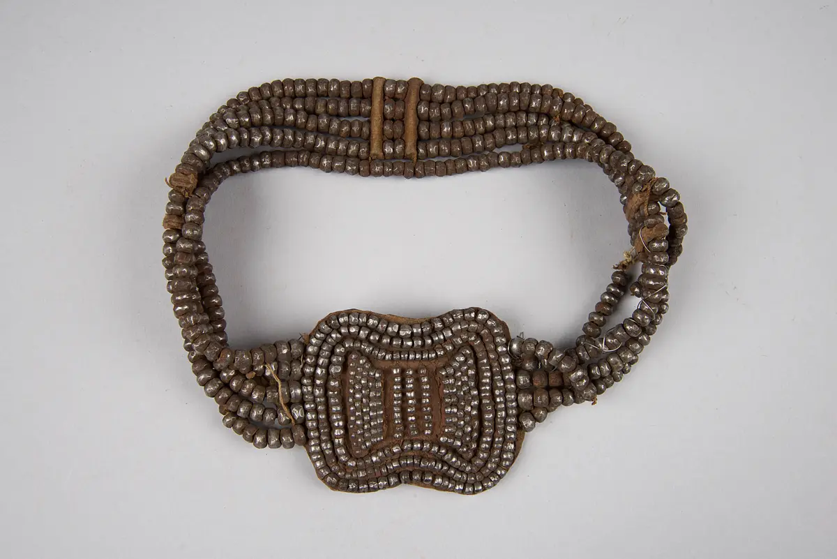 Stirnschmuck