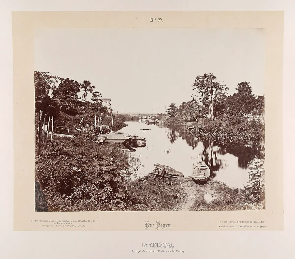 Boote auf einem Seitenarm des Rio Negro
