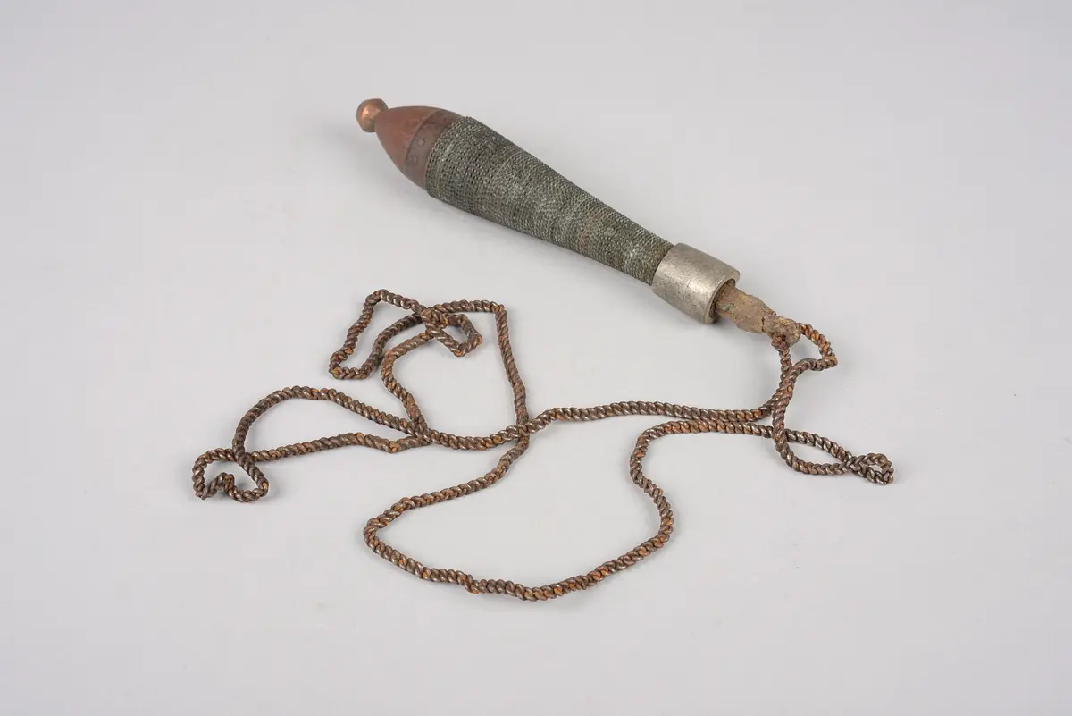 Schnupftabakbehälter an Kette