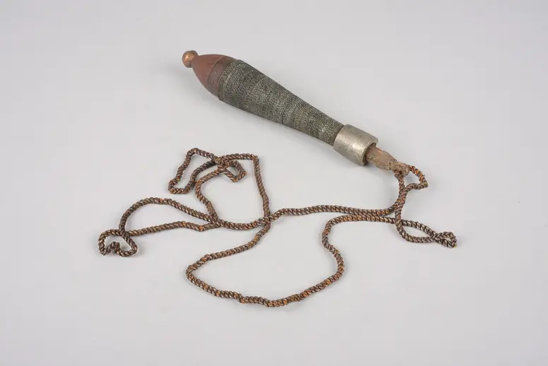 Schnupftabakbehälter an Kette