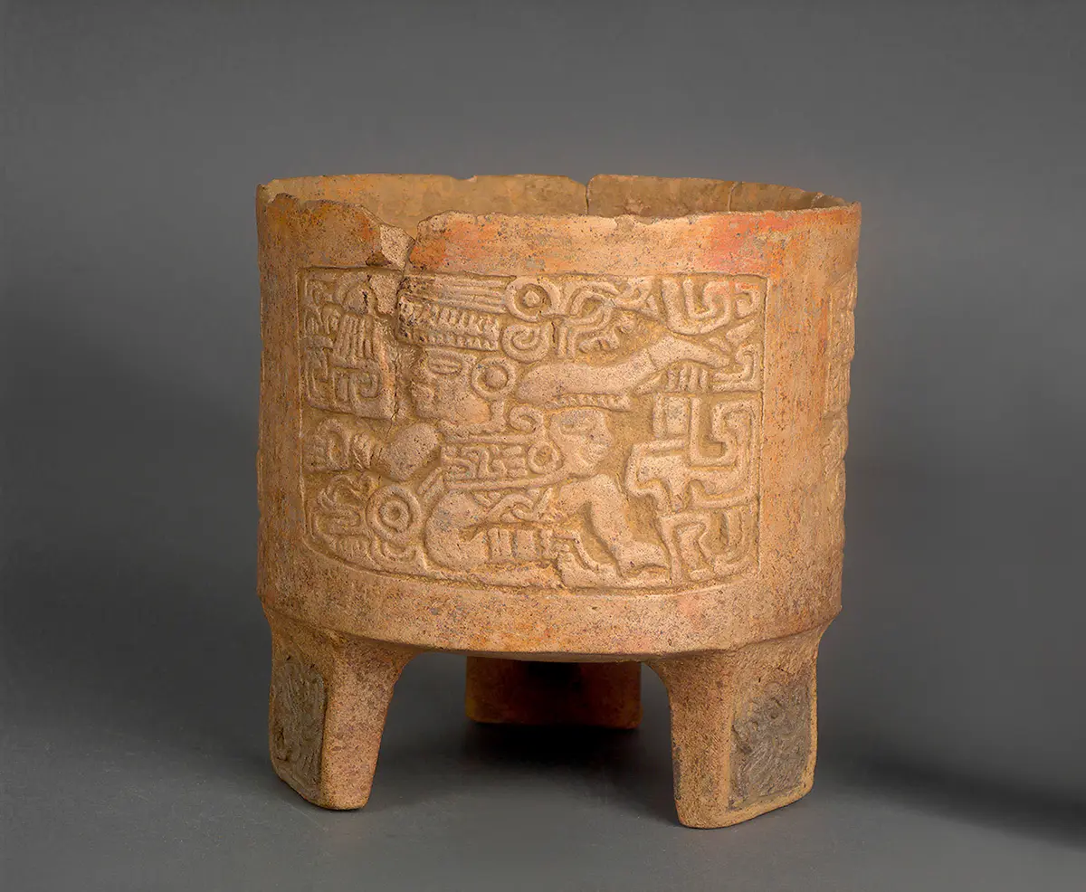 Tripod with kneeling ballplayer
