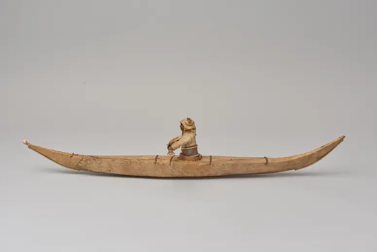 Kajakmodell mit Paddler