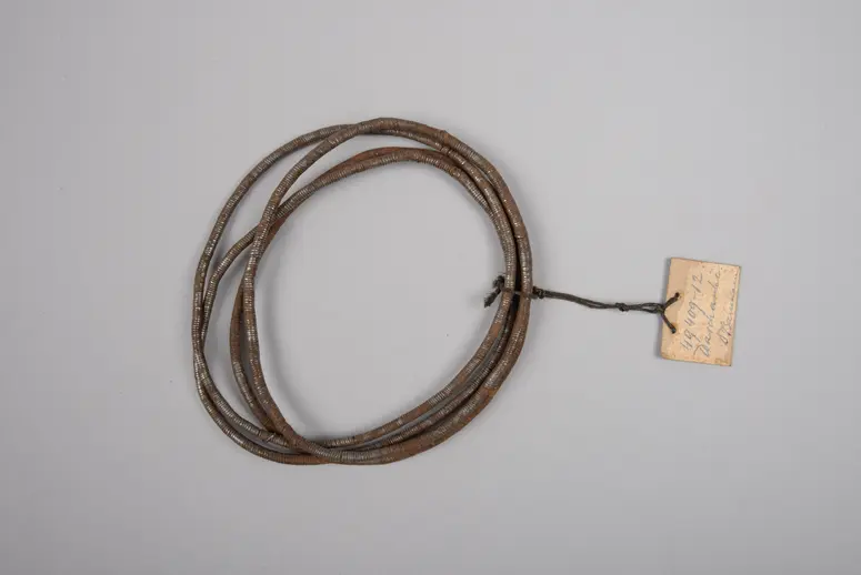 Vier Armbänder (49.409 bis 49.412)