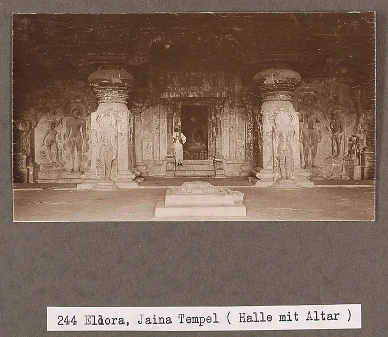 244 Ellora, Jaina Tempel (Halle mit Altar)