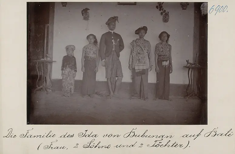 Die Familie des Ida von Bubunan auf Bali (Frau, 2 Söhne und 2 Töchter)