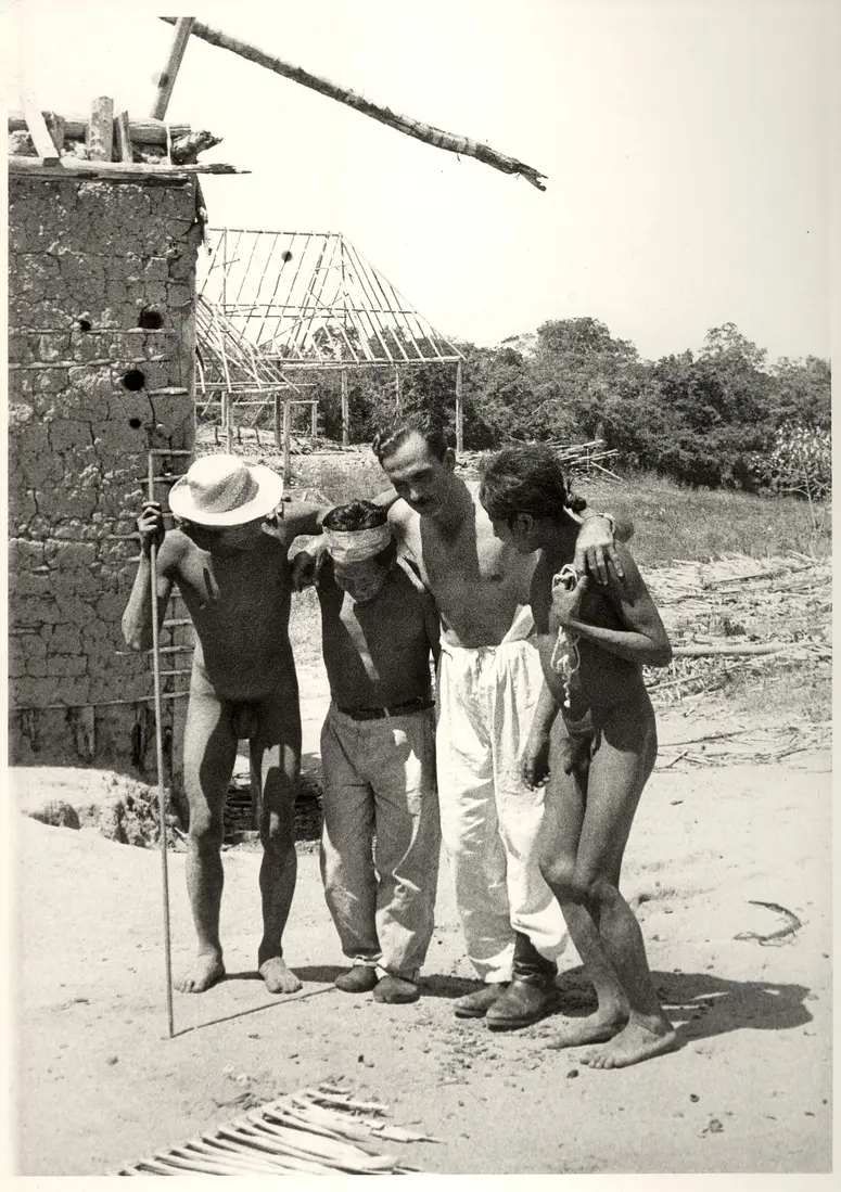 Aufnahmen vom Besuch der Pacaas Novos am Ouro Preto; Francisco Mereiles, ein Tupari Indio, zwei Pacaas Novos