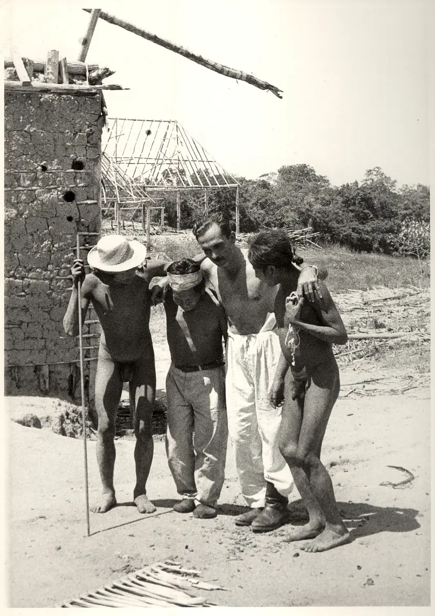 Aufnahmen vom Besuch der Pacaas Novos am Ouro Preto; Francisco Mereiles, ein Tupari Indio, zwei Pacaas Novos