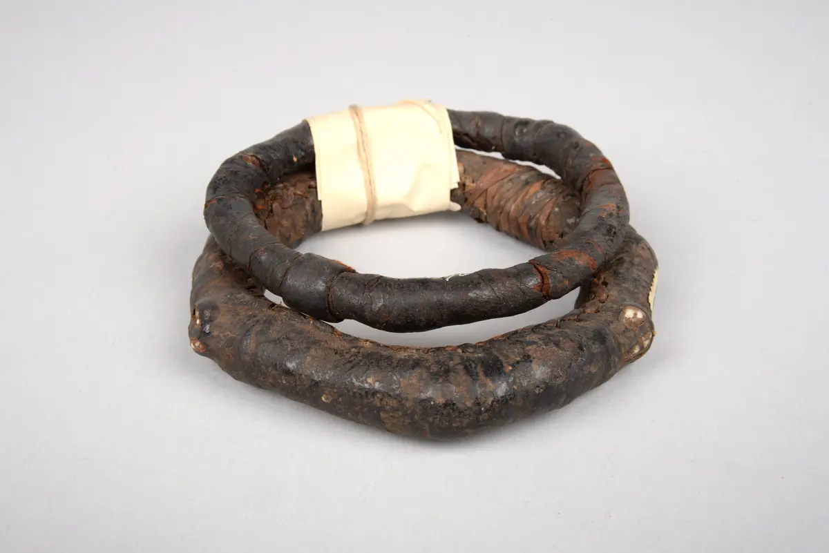 Armbänder eines Jägers