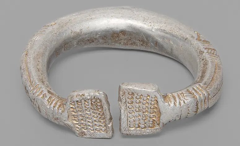 Beinschmuck