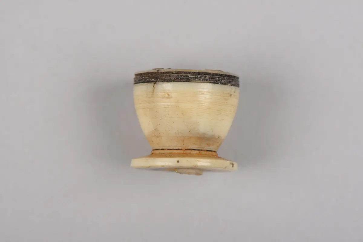 Pendant (amulet ?)